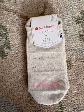 NWT Pure Barre Low Rise Grip Socks in Light Heather with Pink Logo